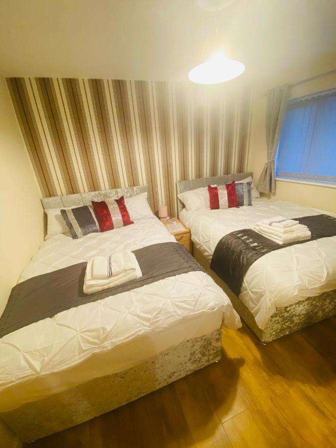 Brigstock Holidays House Manchester Kültér fotó